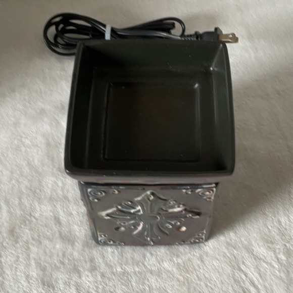 Scentsy cross gothic wax warmer - Picture 6 of 6